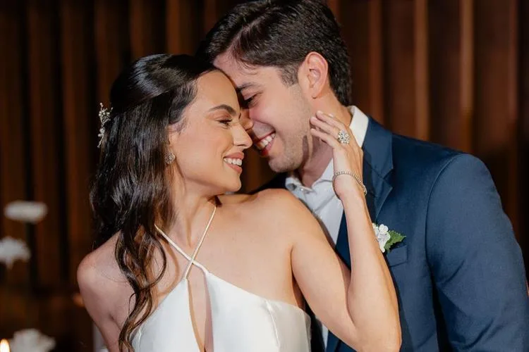 Bianca Aragão e Álvaro Rolim casam no civil em intimista cerimônia