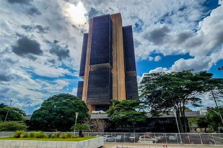 Copom anuncia alta da Selic nesta quarta-feira (7)