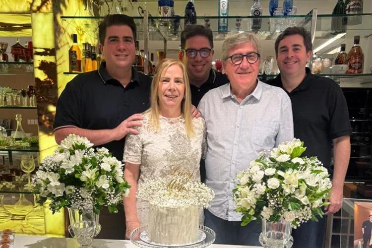 Lucy e Miguel Figueiredo celebram Bodas de Ouro entre filhos e netos
