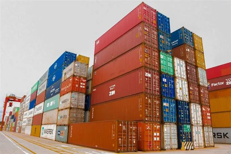 Balança comercial tem superávit de US$ 8,1 bilhões
