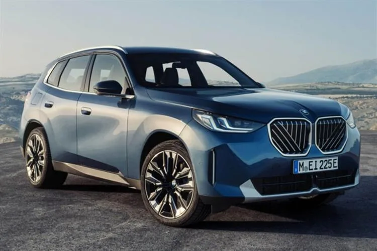 BMW X3 M50 está disponível na Haus Motors Fortaleza com motorização híbrida leve e design renovado