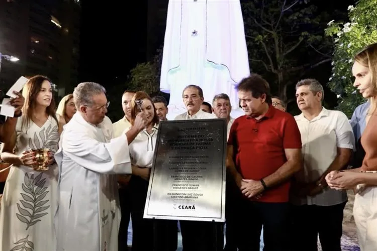 Solenidade reúne autoridades em entrega da nova imagem de Nossa Senhora de Fátima em Fortaleza