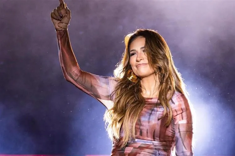 Simone Mendes alcança o topo do Spotify Brasil com a música "Saudade Proibida"