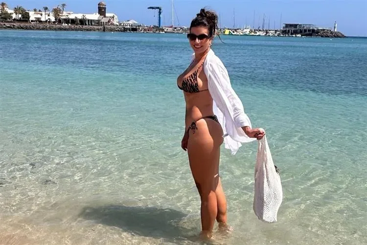 Anelisa Barreira causando aquele frisson em meio às belezas das Ilhas Canárias