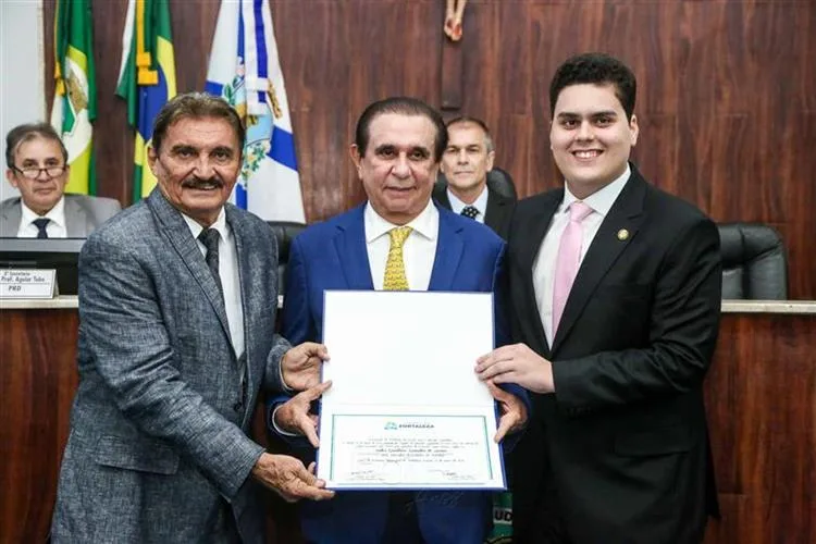 Gaudêncio Lucena recebe Título de Cidadão de Fortaleza