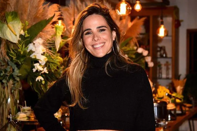 Wanessa Camargo curte noite animada com amigos após rumores de novo romance