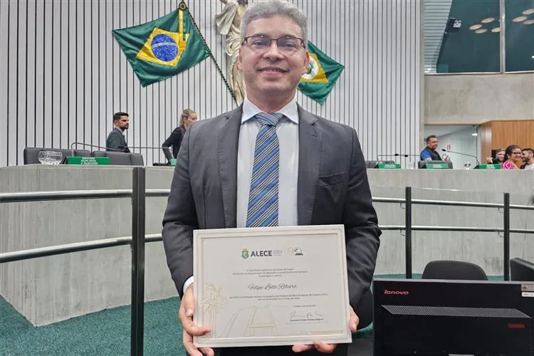 Felipe Ribeiro é homenageado na Assembleia Legislativa do Ceará