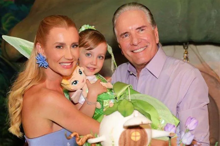 Roberto Justus e Ana Paula Siebert celebram os 5 anos da filha Vicky com festa luxuosa