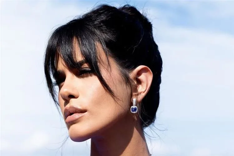 Anttónia Morais brilha em grande estilo no tapete vermelho internacional