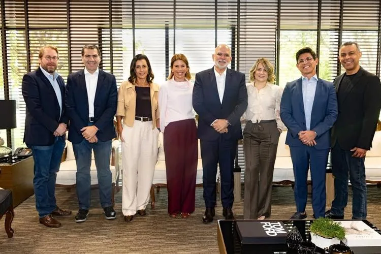 Daniela Beyruti, presidente do SBT, visita alta cúpula da Record em São Paulo