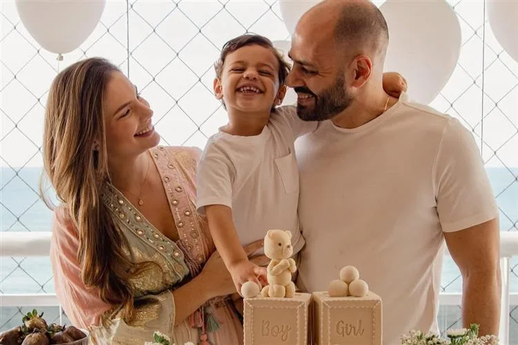 Sabrina Max e Paulo Ximenes descobrem que vem aí uma menina para completar a família