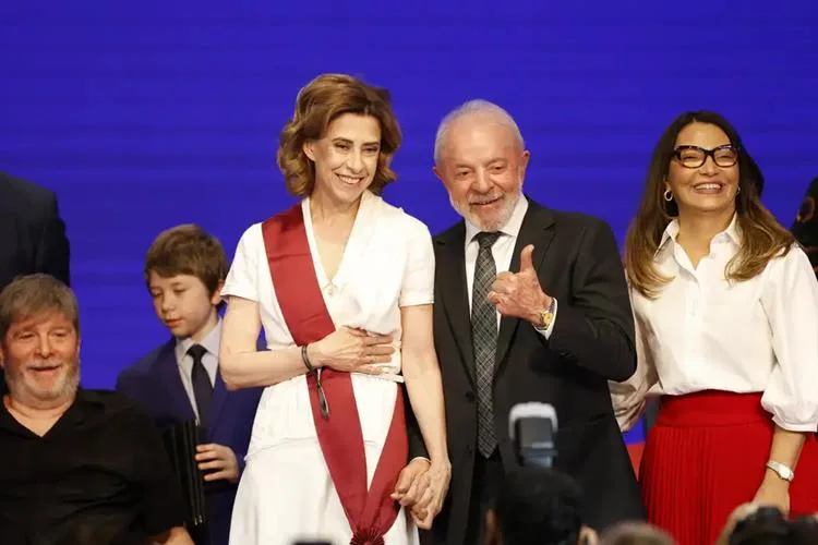 Lula homenageia personalidades da cultura brasileira
