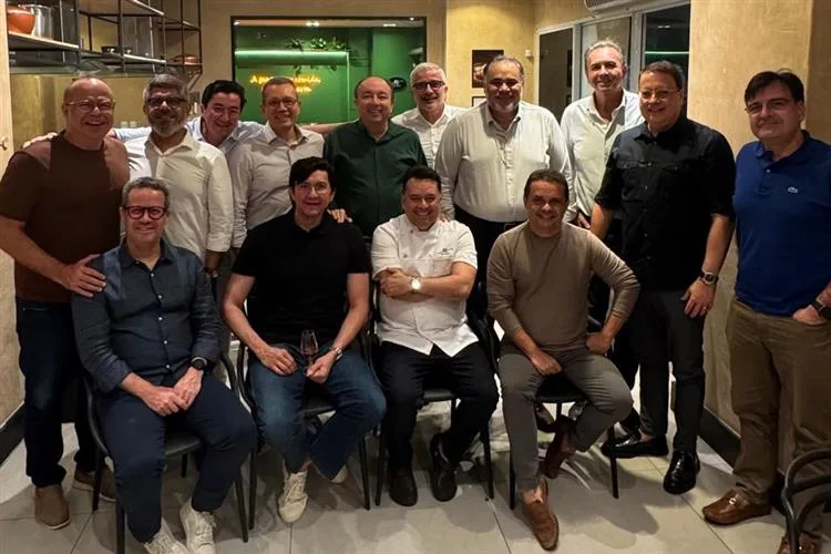 Grupo Amis & Vins se reúne em noite que lançou selo enogastronômico