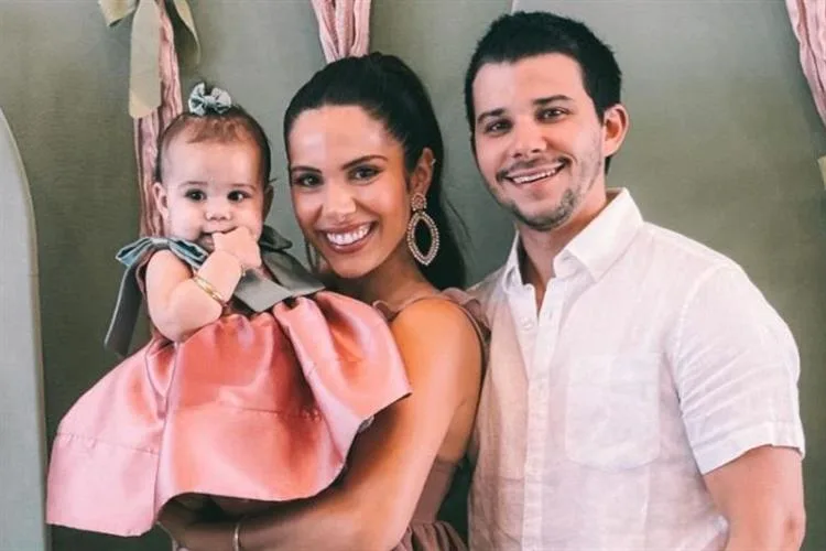 Nicole Vasconcelos e Pedro Paulo Carapeba celebraram o primeiro aniversário da filha, Olívia