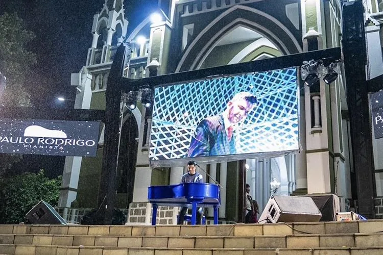 Pianista Paulo Rodrigo encanta o Brasil com a sua música
