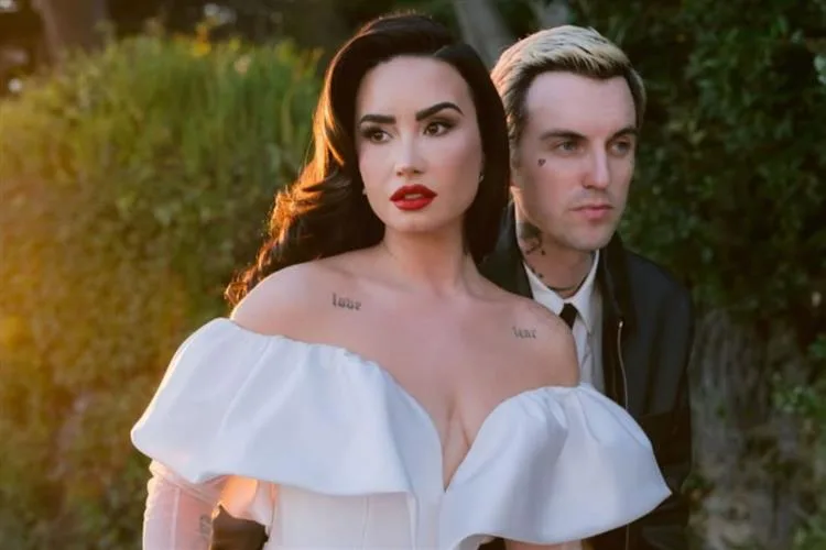 Demi Lovato se une a Jordan Lutes em casamento intimista na Califórnia