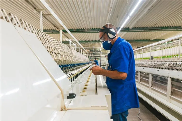 Indústria puxa crescimento na geração de empregos formais no Ceará em 2025