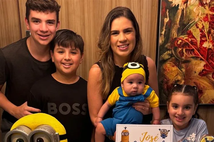Ticiana Ximenes prestigia mesversário do sobrinho José Miguel
