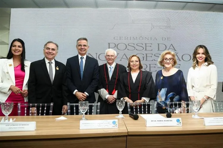 Maria Iraneide Moura Silva e Emanuel Leite são empossados no TRE-CE