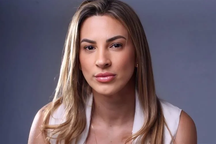 Iva Soares assina contrato e retorna à TV Cidade Fortaleza