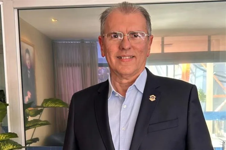 Randal Pompeu, Reitor da UniFor, fala sobre sua relação com a instituição e declara seu amor