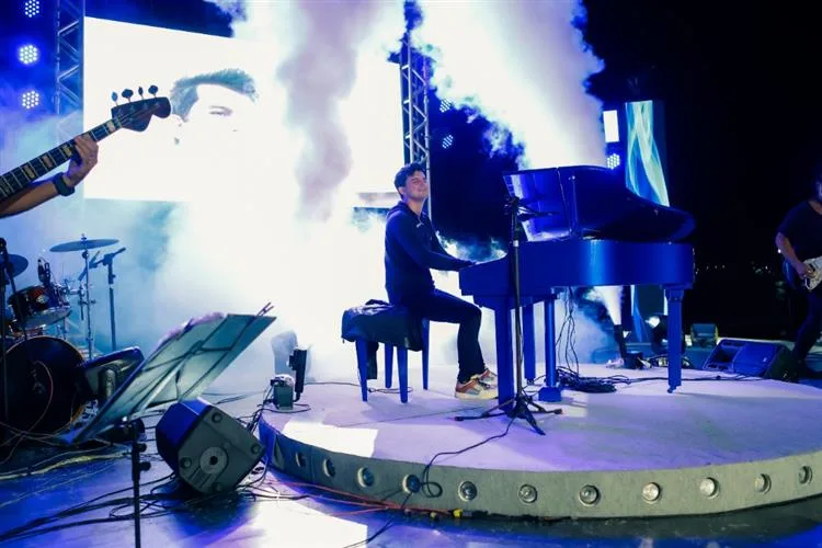 Paulo Rodrigo Pianista apresenta espetáculo “Aquarela do Brasil” no Teatro Brasil Tropical