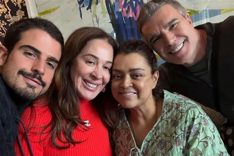 Preta Gil compartilha fotos dias antes de iniciar a nova etapa do tratamento contra o câncer