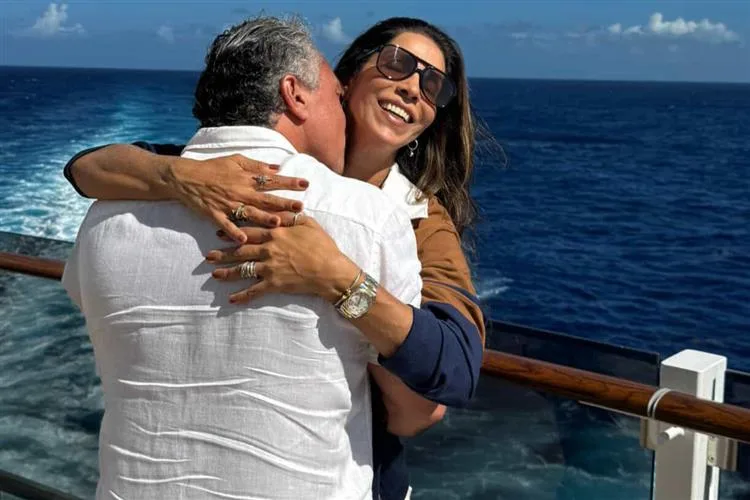 Synara e Cláudio Leal curtindo cruzeiro pelo Caribe com muita energia e elegância
