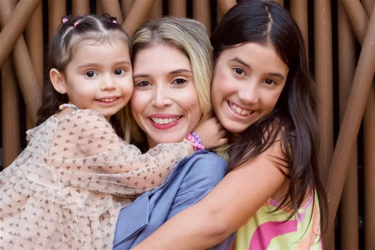 Samya Blum comemora com estilo seus 37 anos no Grand Parrilla