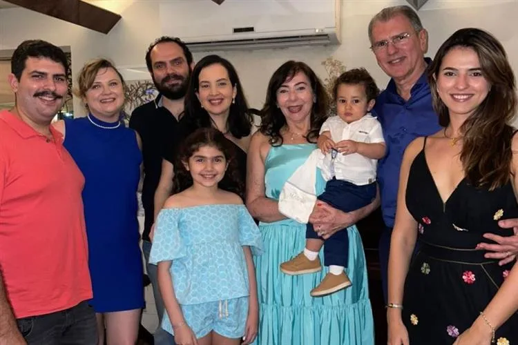Randal Pompeu recebe os parabéns em comemoração surpresa