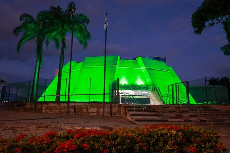 Fachada do Plenário 13 de Maio ganha iluminação alusiva ao Dia Mundial do Meio Ambiente