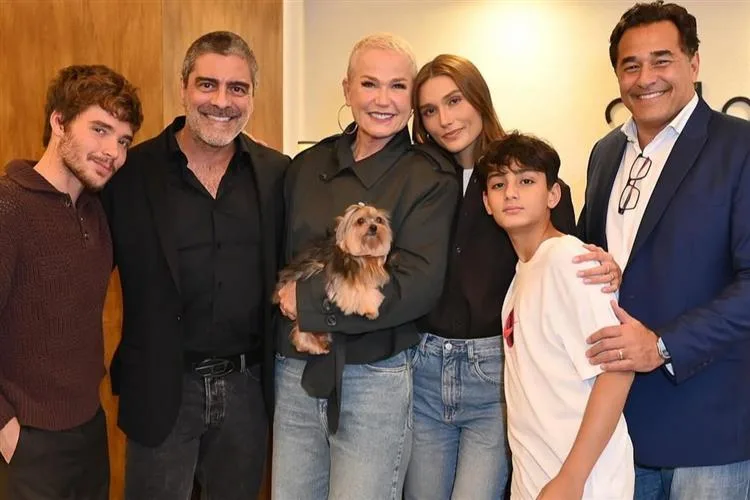 Sasha Meneghel apresenta primeira loja da Mondepars no JK Iguatemi