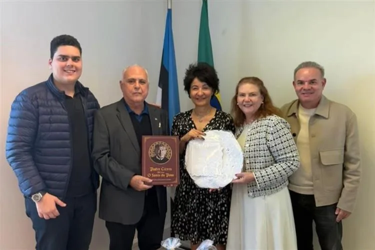 Fernanda Pessoa, Roberto Pessoa e Ésio Souza fortalecem diplomacia em visita às embaixadas europeias