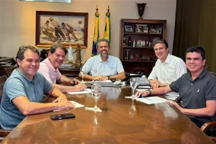 Lideranças políticas reforçam coesão no governo do Ceará em encontro simbólico