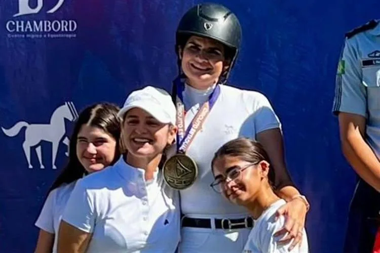 Flavia Teixeira se destaca em campeonato de hipismo no Aquiraz