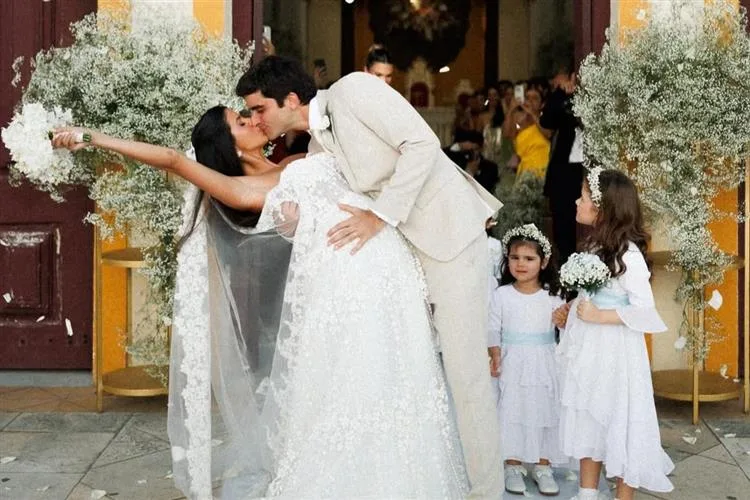 Marcela Pinto e André Carneiro tornam-se marido e mulher em prestigiado casamento