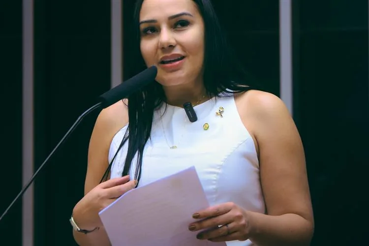 Deputada Dayany Bittencourt propõe lei para endurecer penas contra crimes de estupros