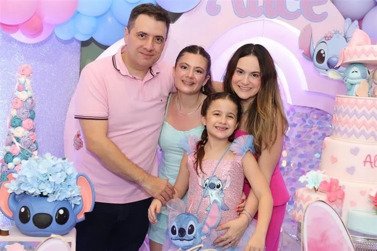 Karla Benevides e Victor Rocha realizam animada festa pelo aniversário da filha Alice