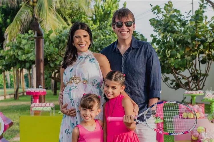 Clarissa Aguiar e Paulo Porto festejaram os oito anos da filha Sara