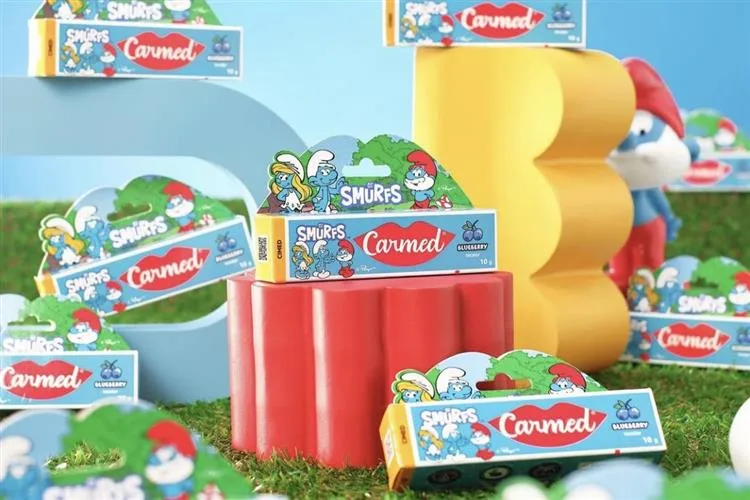 Carmed lança hidratante labial inspirado nos Smurfs em edição especial colecionável