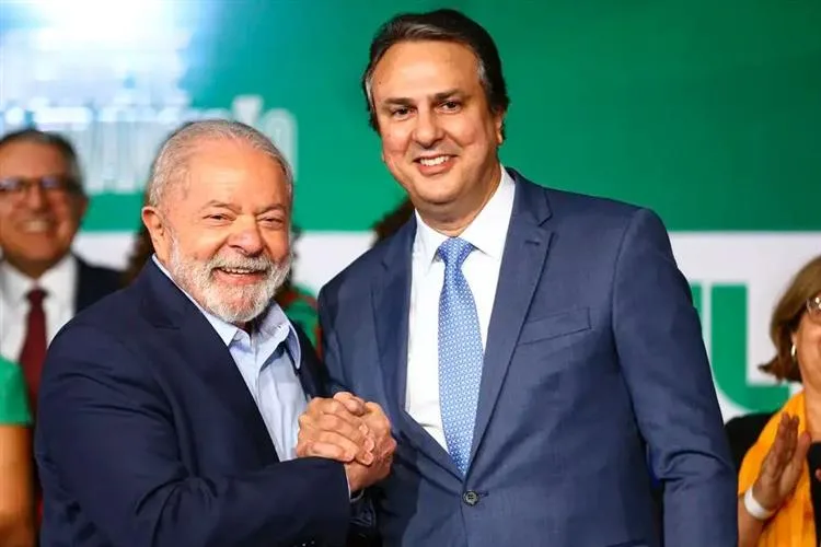Camilo Santana representa Lula nas comemorações dos 50 anos da Independência de Moçambique