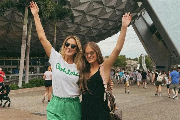 Ticiane Pinheiro curte férias na Disney com a família
