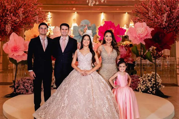 Encanto e sofisticação marcam os 15 anos de Ana Luiza Borges
