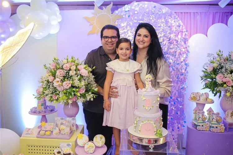 Isabella e Michel Suleiman celebram os cinco anos da filha Celina