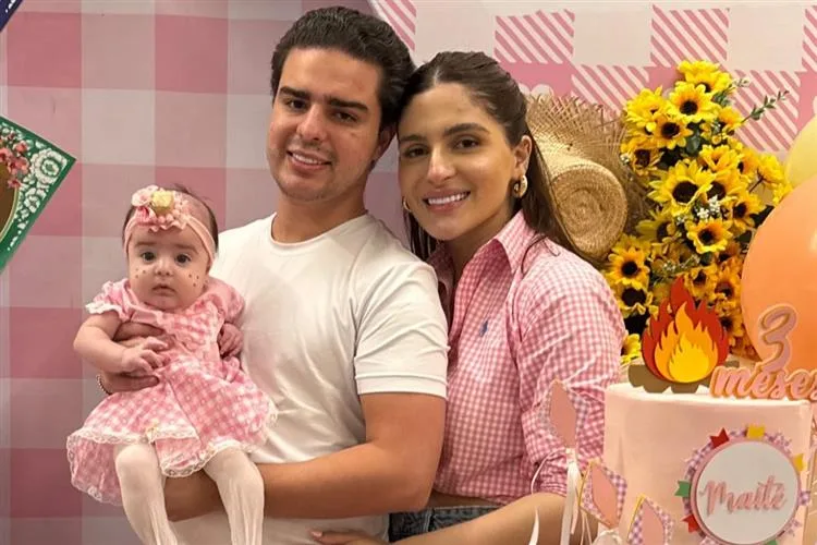 Dara e Eduardo Leitão festejam o terceiro mesversário da filha, Maitê