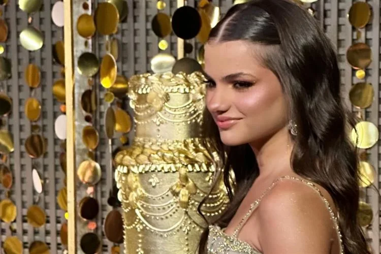Natália Queirós celebra seus 18 anos em party com muito frisson