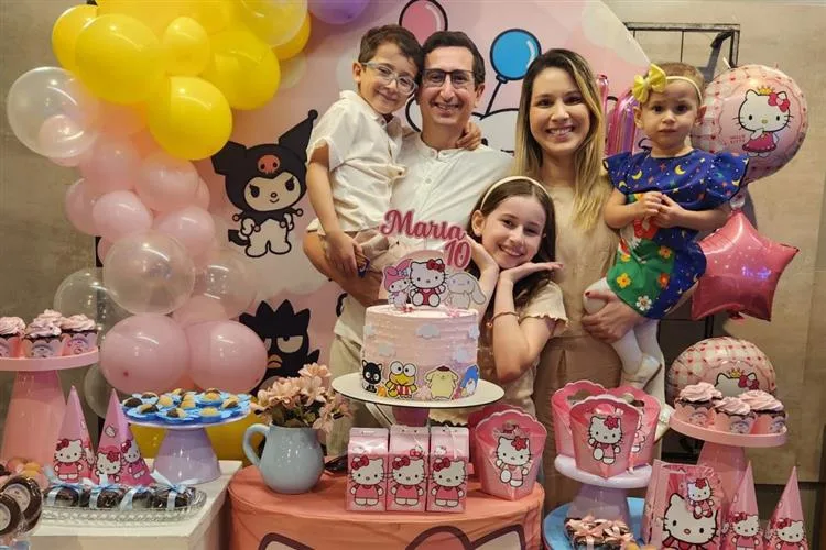 Roberto Victor e Rayssa comemoram os 10 anos de Maria Ribeiro
