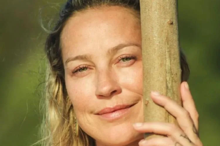 Luana Piovani se derrete por garçom lindo em Nova York
