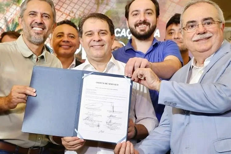 Elmano e Evandro assinam obra de revitalização da Praça do Ferreira