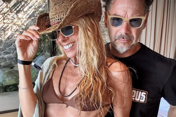 Adriane Galisteu e Alexandre lódice curtem dias de descanso em Nápoles, na Itália